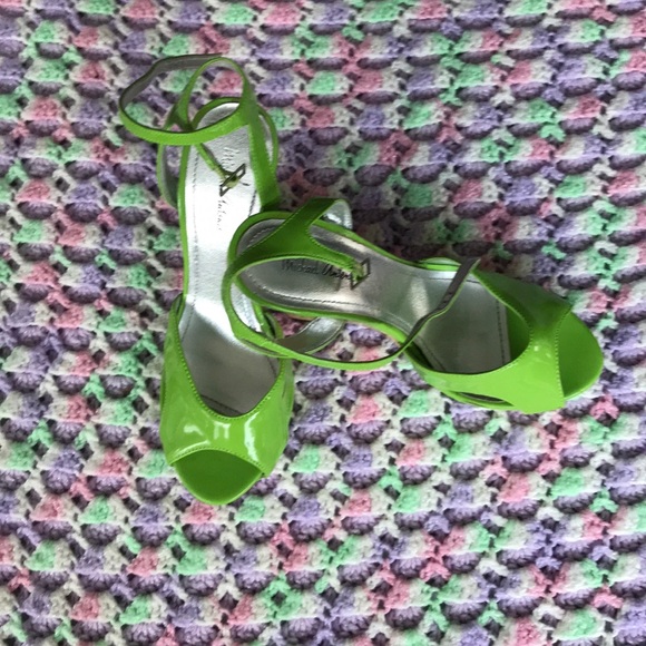 Micheal Antonio green wedges with silver in heel - Picture 2 of 4